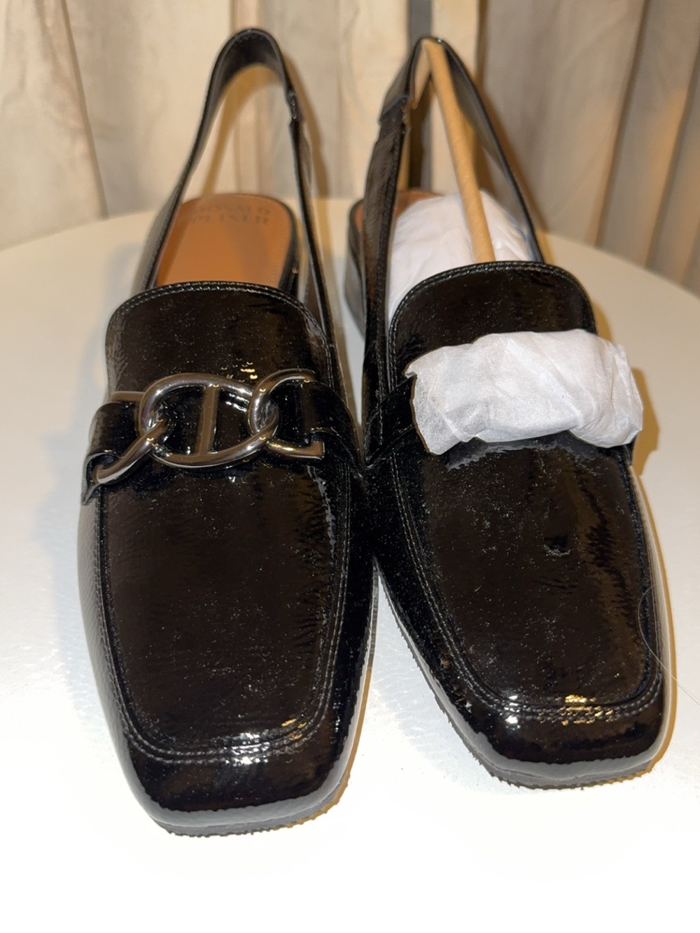 Donald Pliner woman’s black crinkle Patent Leather slingback with Chain Accent